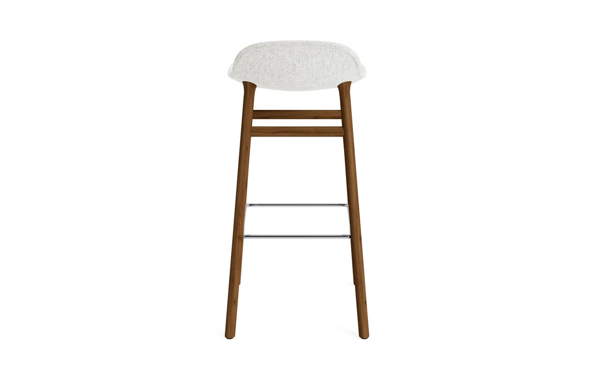 Form Barstuhl 75 cm gepolstert Walnuss Hallingdal in Hallingdal 110 präsentiert im Onlineshop von KAQTU Design AG. Barstuhl ist von Normann Copenhagen