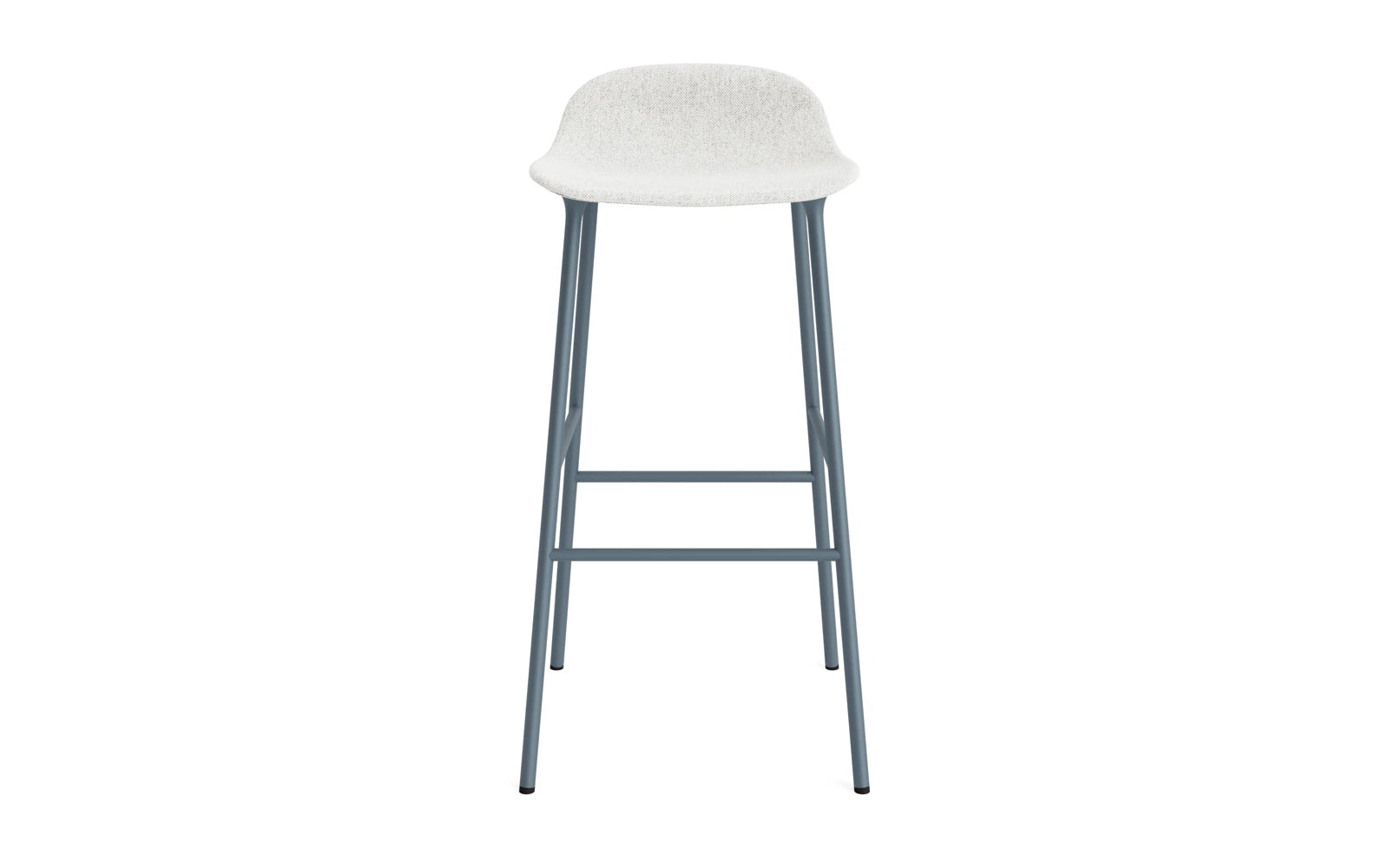 Erleben Sie den Form Barstuhl 75 cm von Normann Copenhagen. Gepolstert in edlem Hallingdal Blau, bietet er stilvollen Komfort für jeden Raum.