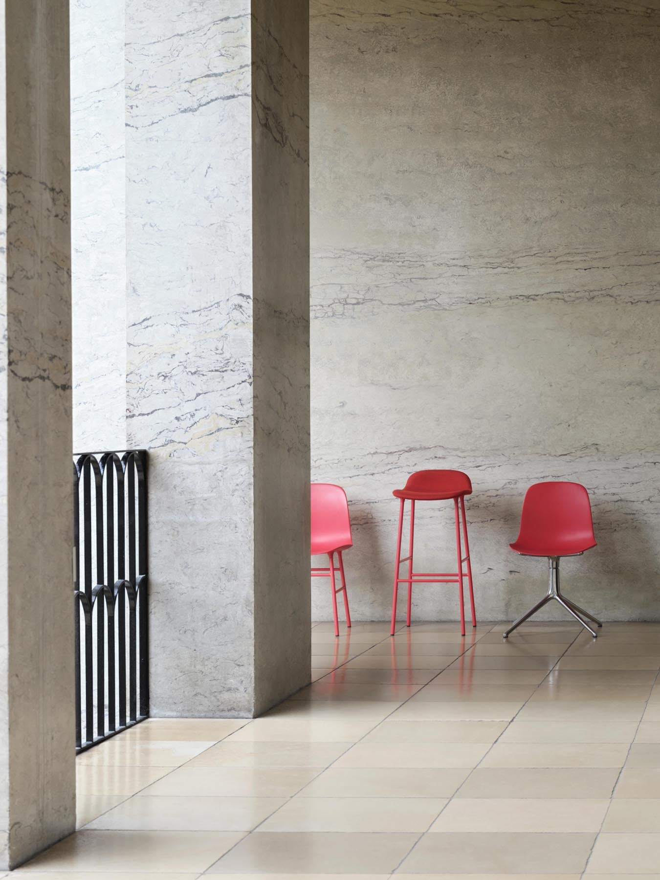 Entdecken Sie den stilvollen Form Barstuhl 75 cm gepolstert in grünem Hallingdal von Normann Copenhagen – ein modernes Designhighlight für Ihr Zuhause.