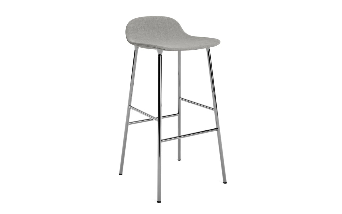 Form Barstuhl 75 cm gepolstert Chrom Remix in Remix 133 präsentiert im Onlineshop von KAQTU Design AG. Barstuhl ist von Normann Copenhagen