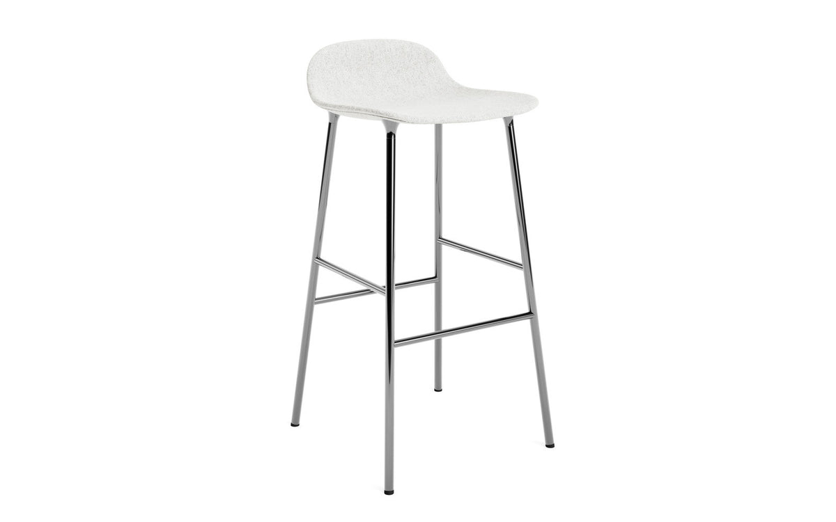 Form Barstuhl 75 cm gepolstert Chrom Hallingdal in Hallingdal 110 präsentiert im Onlineshop von KAQTU Design AG. Barstuhl ist von Normann Copenhagen