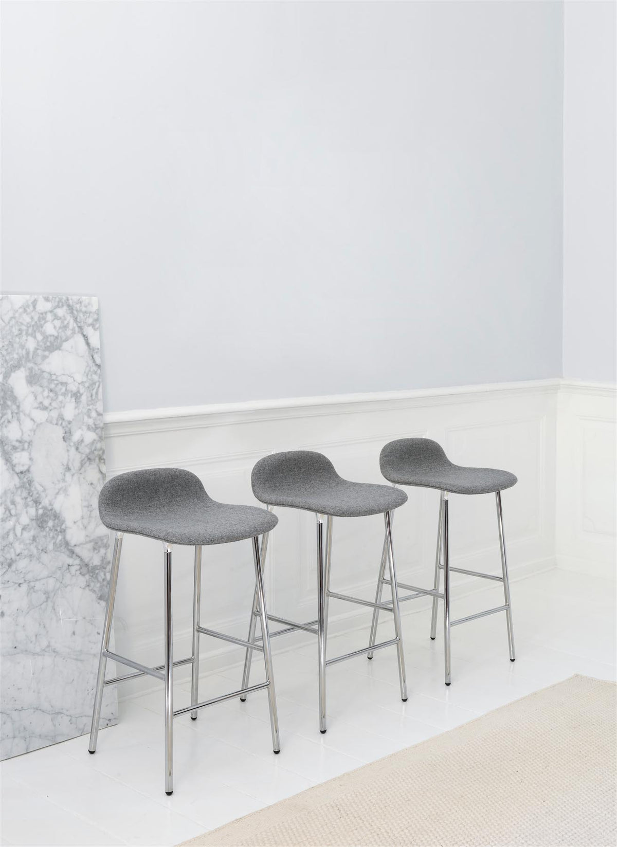 Form Barstuhl 75 cm gepolstert Messing Ultra in Ultra 41599 präsentiert im Onlineshop von KAQTU Design AG. Barstuhl ist von Normann Copenhagen