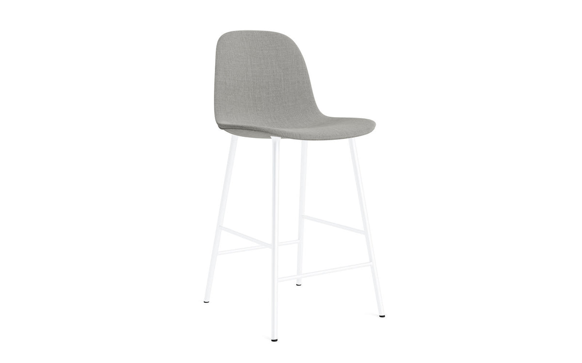 Form Barstuhl 65 cm gepolstert Weiss stahl/Ultra leder in Remix 133 präsentiert im Onlineshop von KAQTU Design AG. Barstuhl ist von Normann Copenhagen