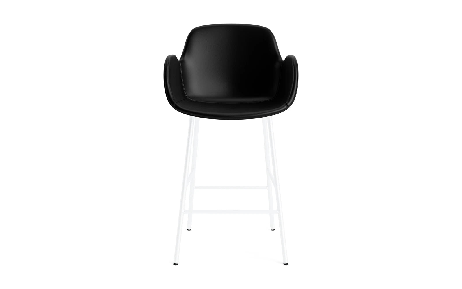 Erleben Sie den stilvollen Form Barstuhl mit Armlehne von Normann Copenhagen. Gepolstert in edlem Weiß und gefertigt aus robustem Stahl, bietet er höchsten Komfort und modernes Design.