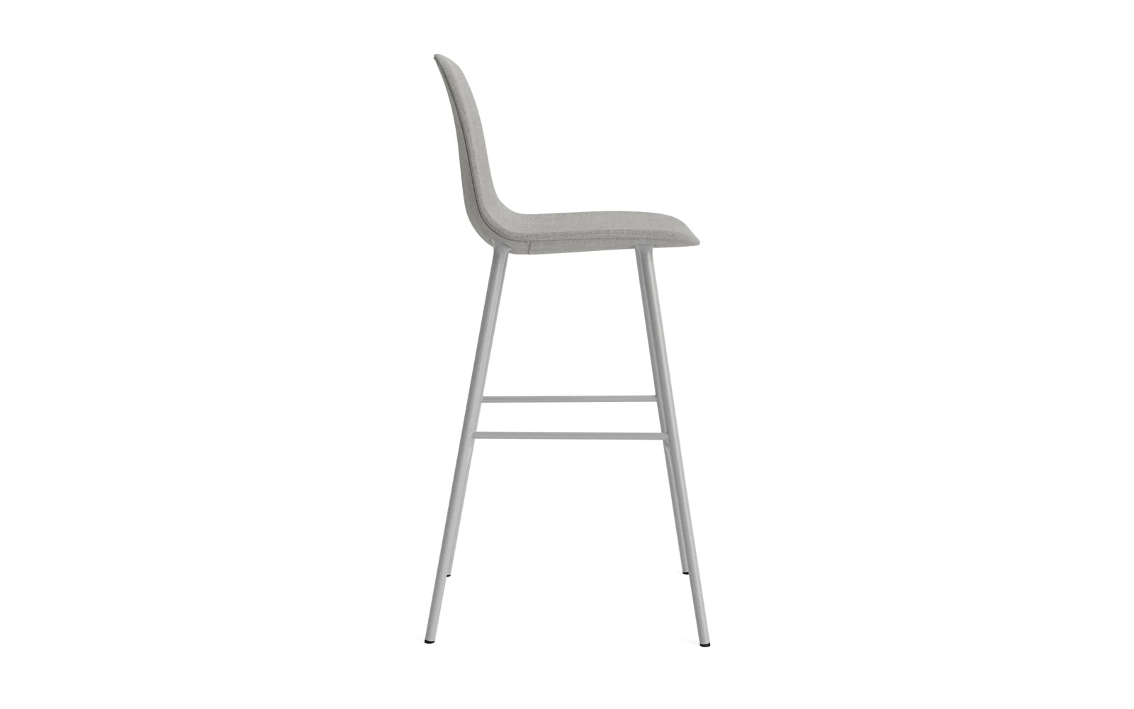 Entdecken Sie den eleganten Form Barstuhl 75 cm in Grau von Normann Copenhagen – gepolstert, stilvoll und perfekt für jedes moderne Zuhause.