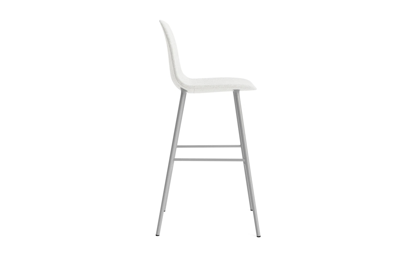 Genießen Sie den eleganten Form Barstuhl 75 cm in Grau, gepolstert mit hochwertigem Hallingdal-Stoff und robustem Stahlgestell von Normann Copenhagen – perfekt für jeden Raum.