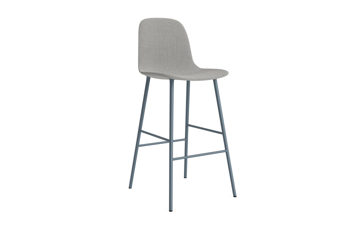 Form Barstuhl 75 cm gepolstert Blau Stahl Remix in Remix 133 präsentiert im Onlineshop von KAQTU Design AG. Barstuhl ist von Normann Copenhagen
