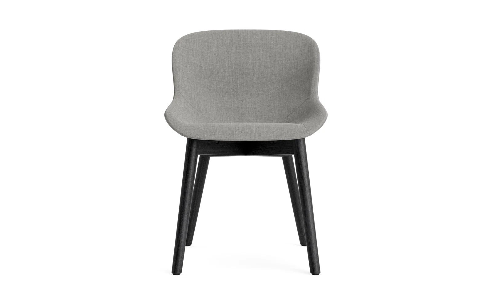 Entdecken Sie den Hyg Stuhl von Normann Copenhagen: Vollpolsterung, elegante schwarze Eiche und skandinavisches Design für gemütliche Wohnräume.