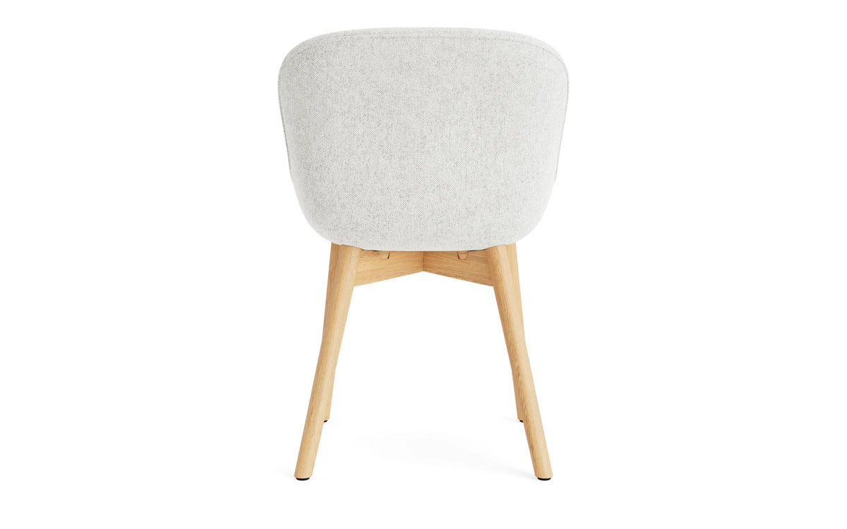 Hyg Comfort Stuhl Vollpolster Eiche Hallingdal in Hallingdal 110 präsentiert im Onlineshop von KAQTU Design AG. Stuhl ist von Normann Copenhagen