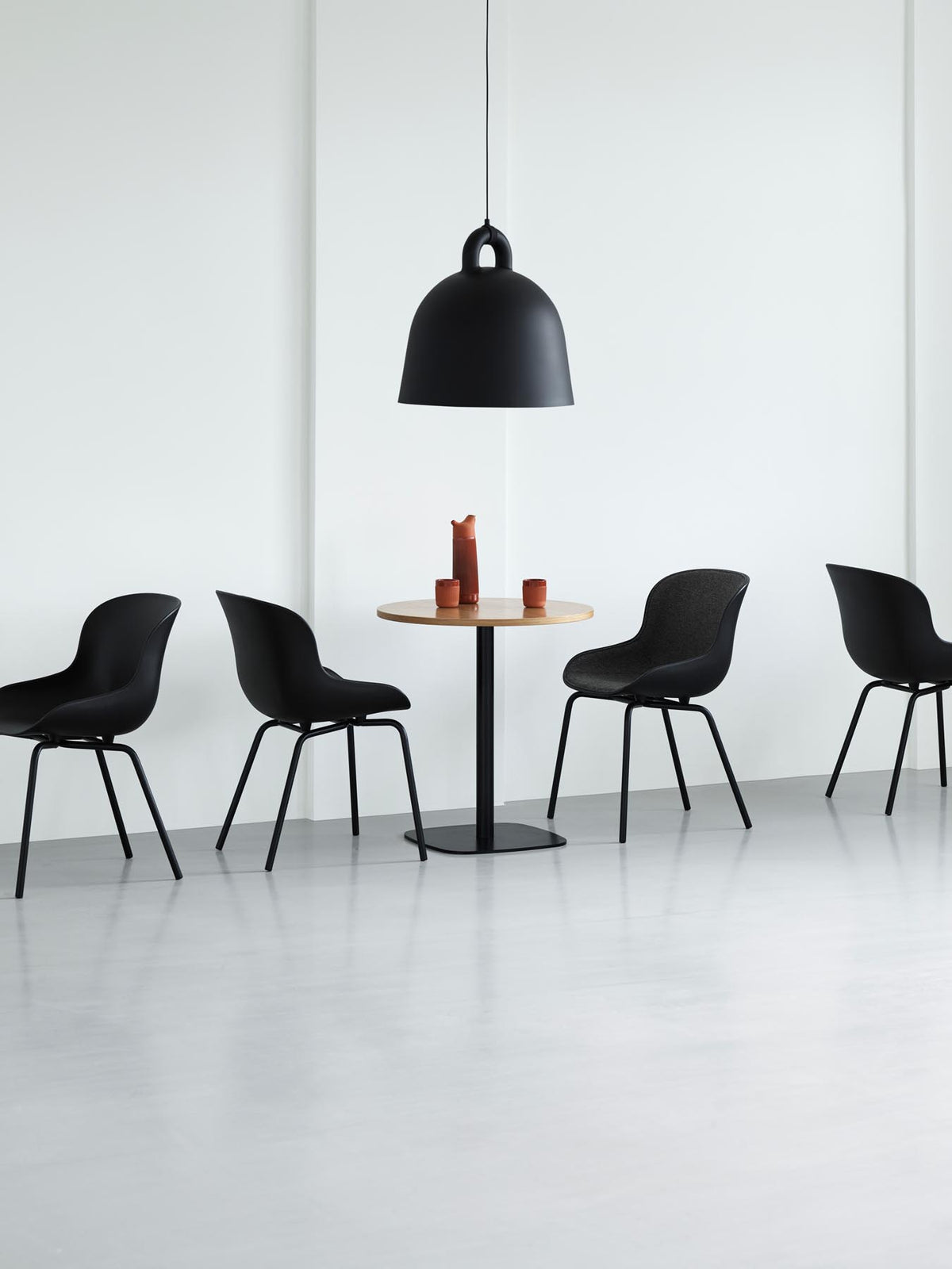 Hyg Stuhl Frontpolster Sand Stahl Sand/Hallingdal in Hallingdal 110 präsentiert im Onlineshop von KAQTU Design AG. Stuhl ist von Normann Copenhagen