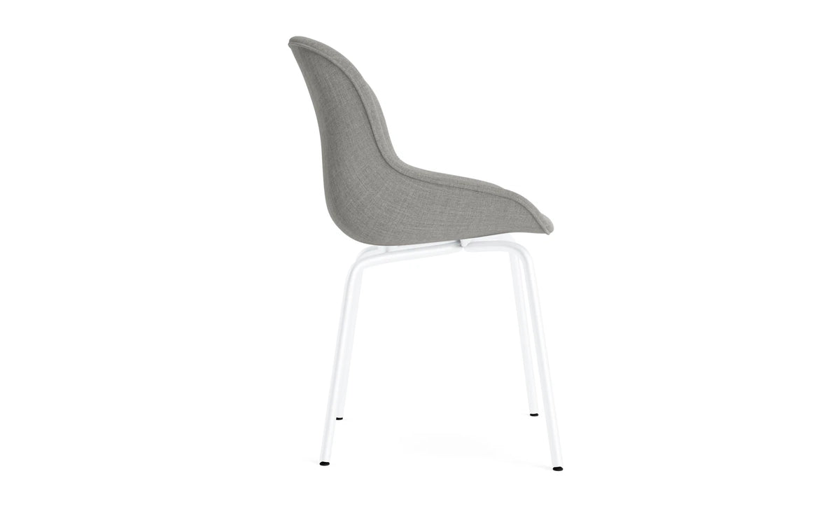 Hyg Stuhl gepolstert Weiss stahl Remix in Remix 133 präsentiert im Onlineshop von KAQTU Design AG. Stuhl ist von Normann Copenhagen