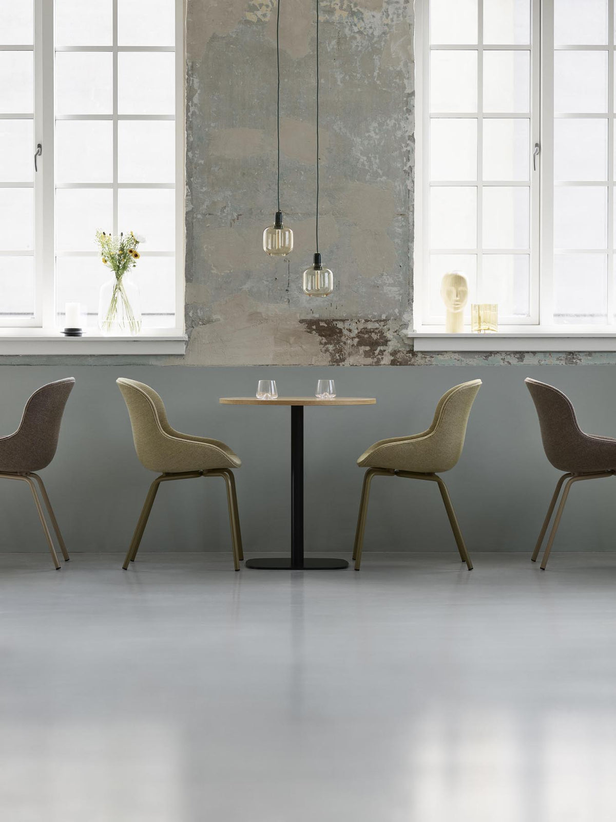 Hyg Stuhl Vollpolster Olive/Remix in Remix 133 präsentiert im Onlineshop von KAQTU Design AG. Schalenstuhl ist von Normann Copenhagen