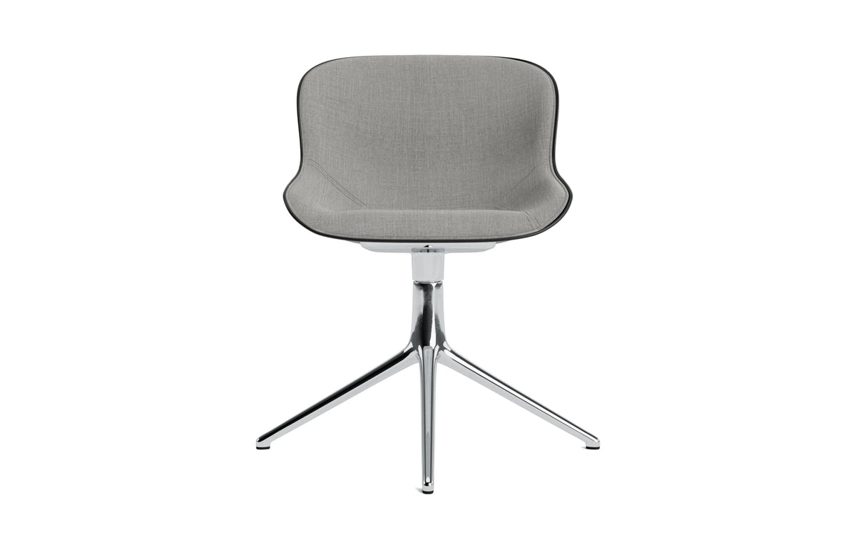 Hyg Drehstuhl 4B gepolstert Alu Schwartz /Remix in Remix 133 präsentiert im Onlineshop von KAQTU Design AG. Dreh-Schalenstuhl ist von Normann Copenhagen