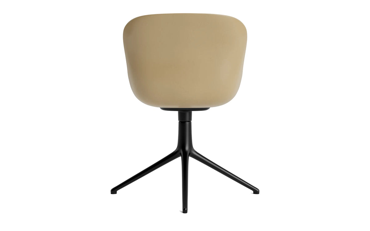 Hyg Drehstuhl 4B gepolstert Schwartz Alu Sand/Remix in Remix 133 präsentiert im Onlineshop von KAQTU Design AG. Drehstuhl ist von Normann Copenhagen