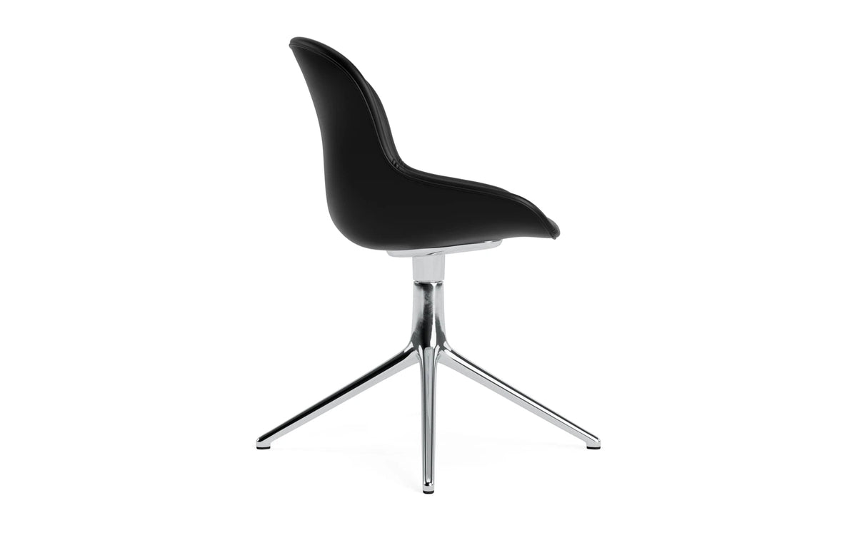 Hyg Drehstuhl gepolstert 4B aluminium Ultra leder in Ultra 41599 präsentiert im Onlineshop von KAQTU Design AG. Drehstuhl ist von Normann Copenhagen