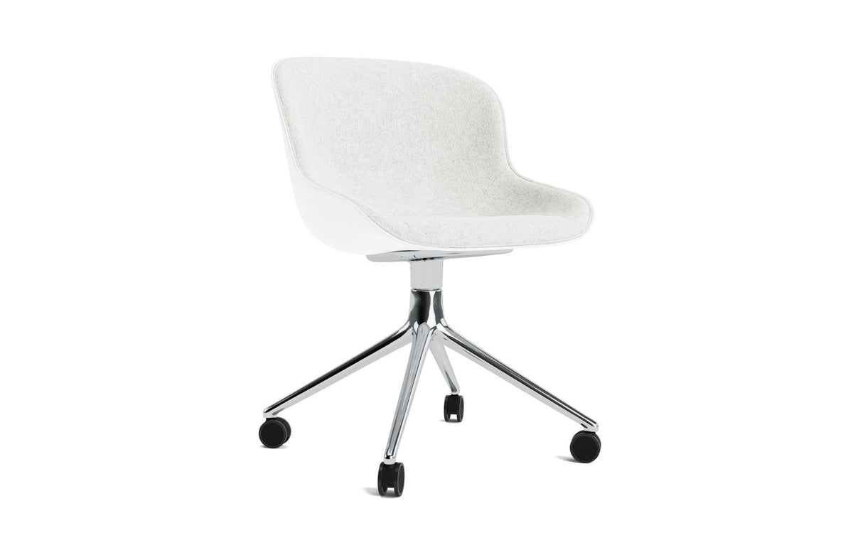 Hyg Drehstuhl 4W Aluminium Weiss/Hallingdal in Hallingdal 110 präsentiert im Onlineshop von KAQTU Design AG. Drehstuhl ist von Normann Copenhagen