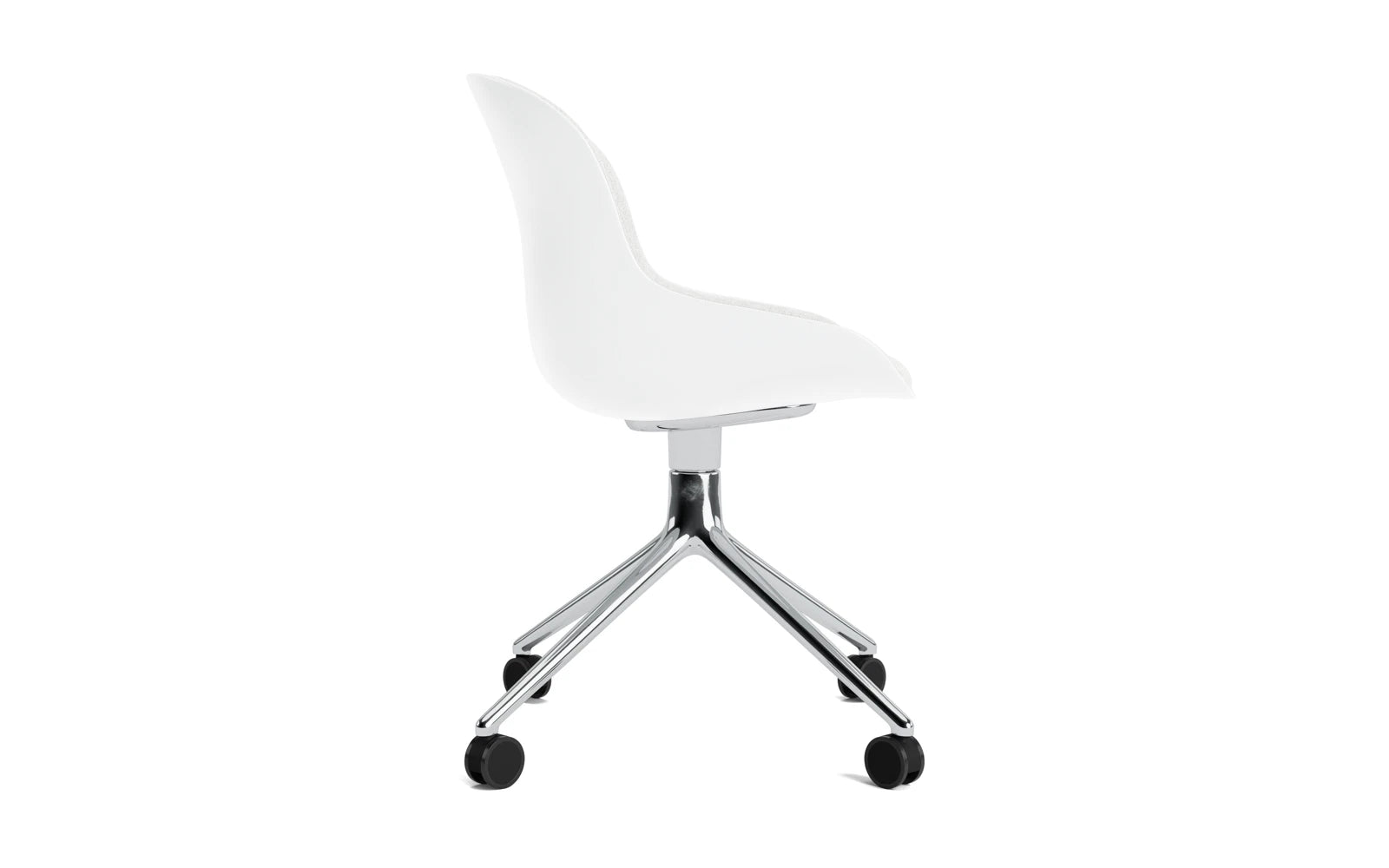 Entdecken Sie den Hyg Drehstuhl 4W von Normann Copenhagen – ein stilvoller Drehstuhl in Weiß, der mit seinem Aluminiumgestell und dem weichen Hallingdal-Stoff höchsten Komfort und modernes Design vereint.