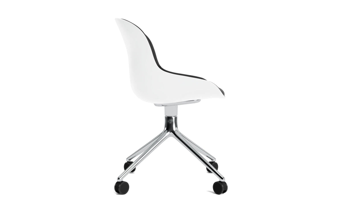 Hyg Drehstuhl 4W Aluminium Weiss/Ultra in Ultra 41599 präsentiert im Onlineshop von KAQTU Design AG. Drehstuhl ist von Normann Copenhagen