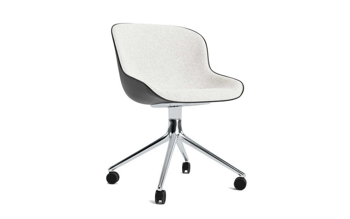 Hyg Drehstuhl 4W Frontpolster Aluminium Schwartz/Hallingdal in Hallingdal 110 präsentiert im Onlineshop von KAQTU Design AG. Drehstuhl ist von Normann Copenhagen