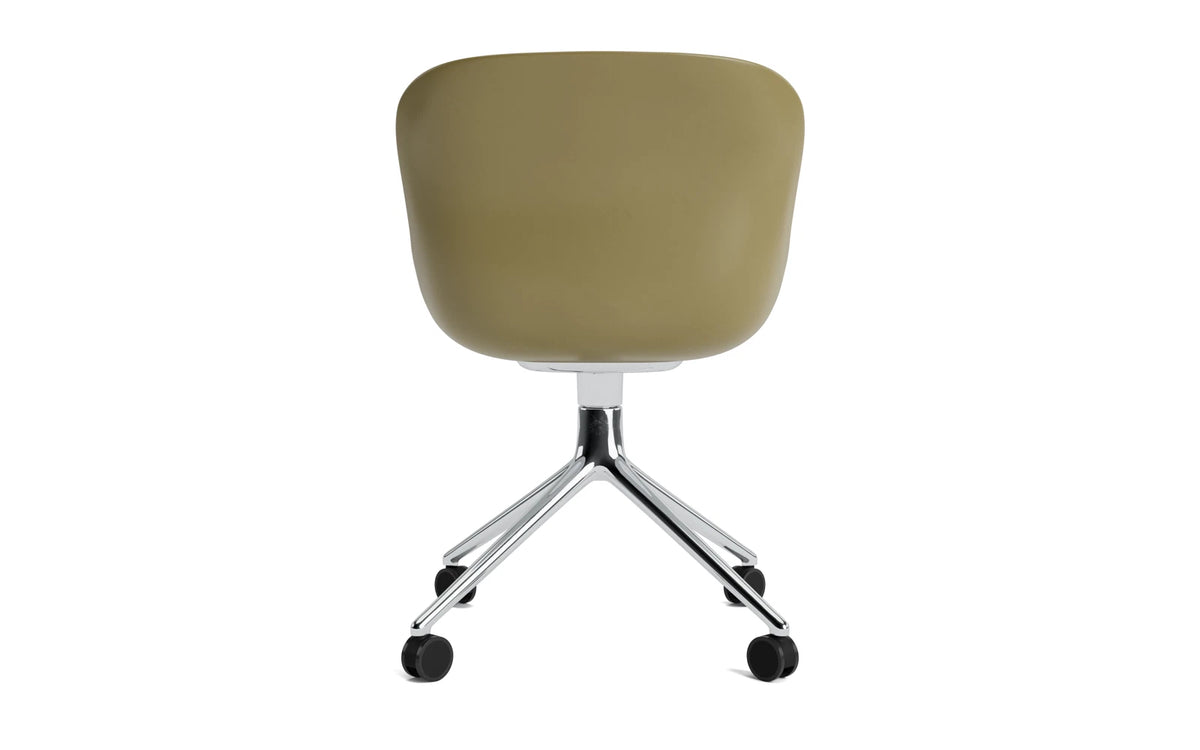 Hyg Drehstuhl 4W Frontpolster Aluminium Olive/Hallingdal in Hallingdal 110 präsentiert im Onlineshop von KAQTU Design AG. Drehstuhl ist von Normann Copenhagen
