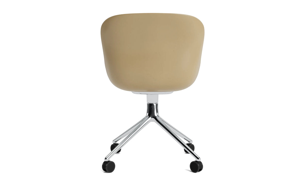 Hyg Drehstuhl 4W Frontpolster Aluminium Sand/Ultra in Ultra 41599 präsentiert im Onlineshop von KAQTU Design AG. Drehstuhl ist von Normann Copenhagen