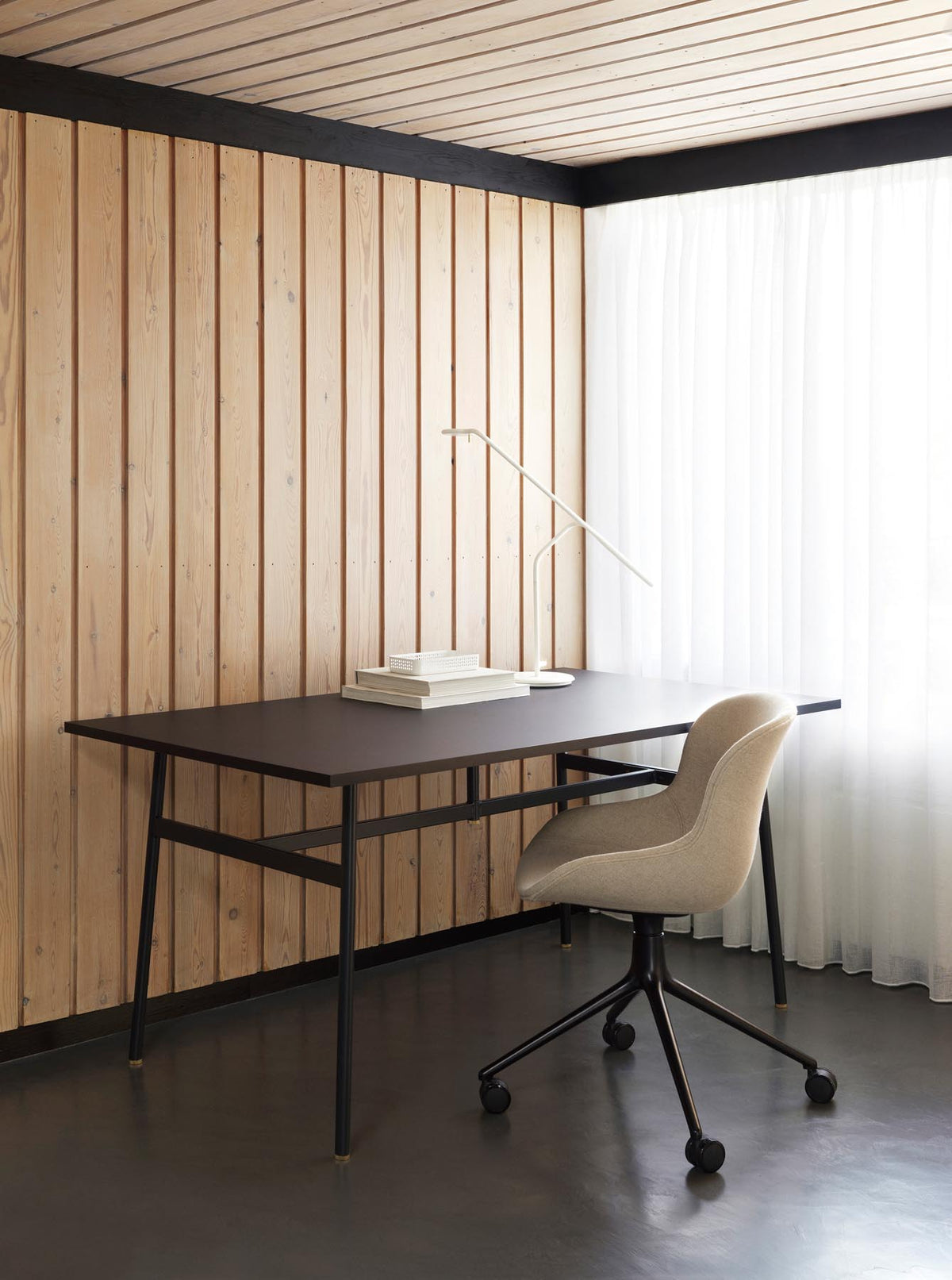 Hyg Drehstuhl mit Rollen vollpolster Remix in Remix 133 präsentiert im Onlineshop von KAQTU Design AG. Bürostuhl ist von Normann Copenhagen