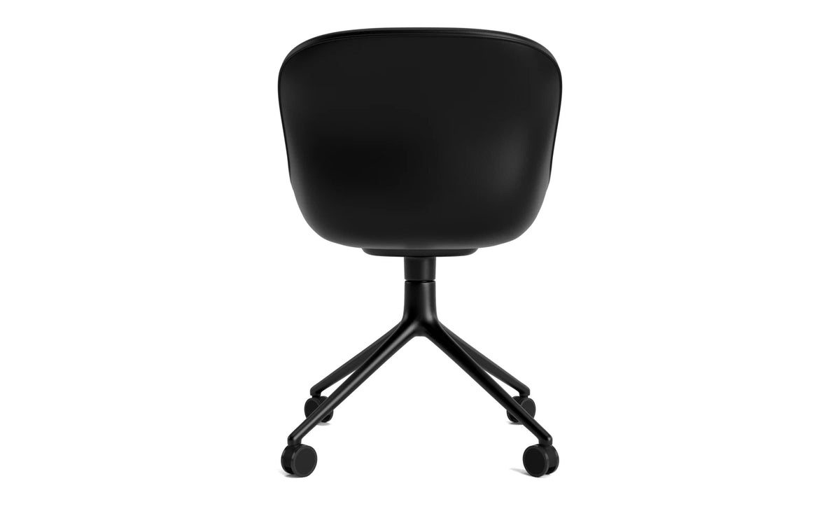 Hyg Drehstuhl 4W vollpolster schwarzes Aluminium Ultra Leder in Ultra 41599 präsentiert im Onlineshop von KAQTU Design AG. Drehstuhl ist von Normann Copenhagen