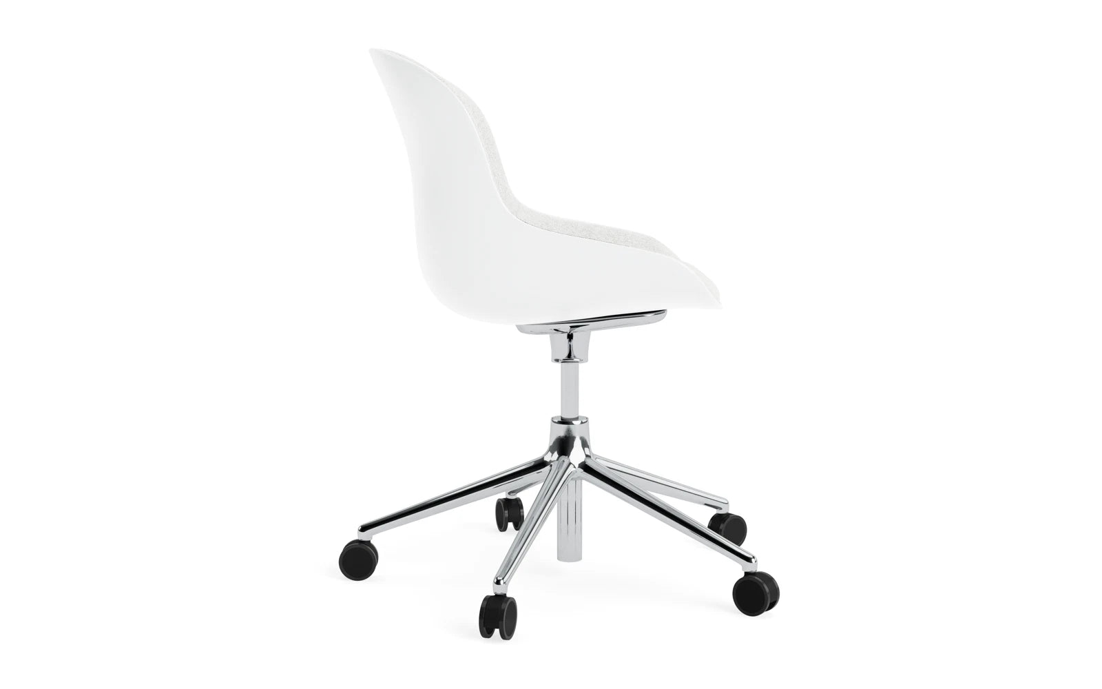 Erleben Sie den Hyg Drehsessel von Normann Copenhagen – ein stilvolles Möbelstück, das mit seinem ergonomischen Design und hochwertigen Materialien für höchsten Komfort sorgt.