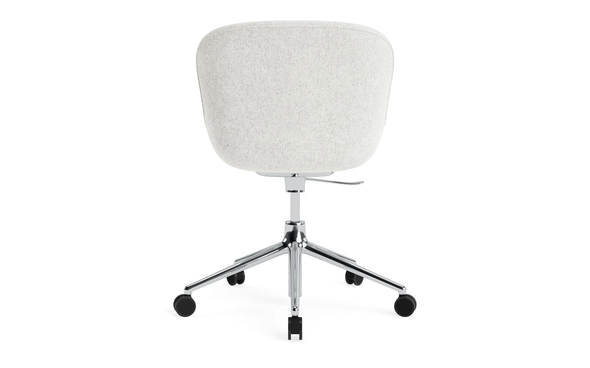 Hyg Drehstuhl mit Rollen Vollpolster aluminium Hallingdal in Hallingdal 110 präsentiert im Onlineshop von KAQTU Design AG. Dreh-Schalenstuhl ist von Normann Copenhagen