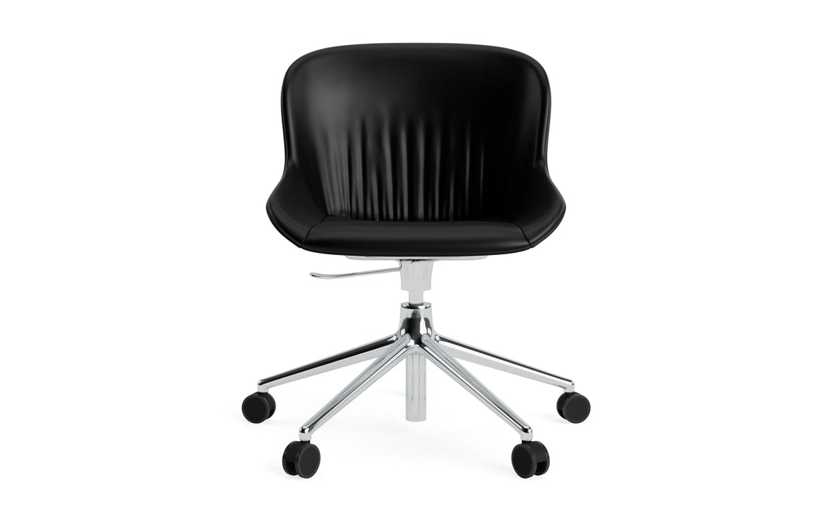 Hyg Comfort Drehstuhl mit 5 Rollen Gas Lift Polster Alu Ultra in Ultra 41599 präsentiert im Onlineshop von KAQTU Design AG. Dreh-Schalenstuhl ist von Normann Copenhagen
