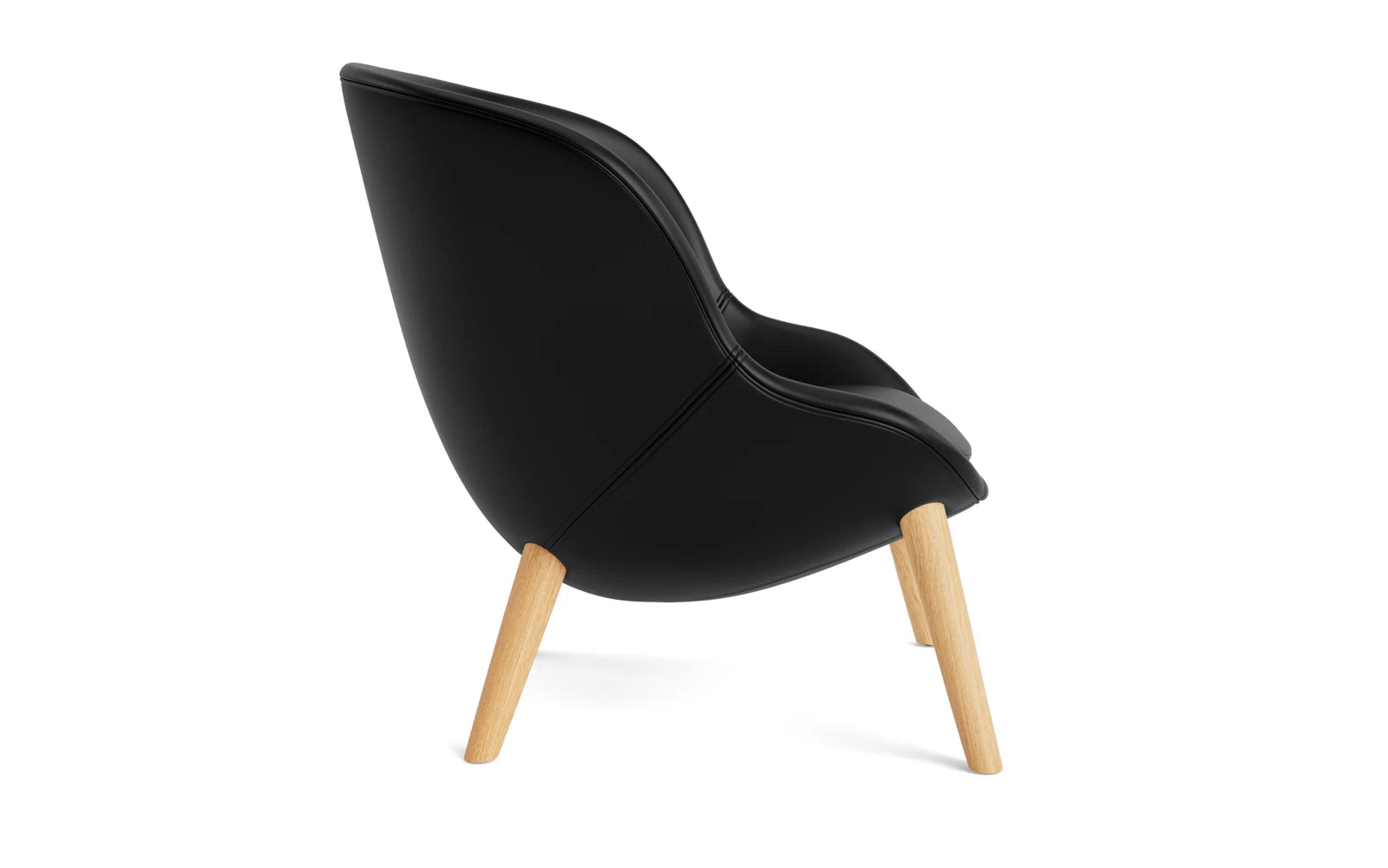 Erleben Sie den Hyg Lounge-Sessel niedrig Eiche Remix von Normann Copenhagen – ein elegantes Design, das skandinavische Ästhetik und höchsten Sitzkomfort bietet.