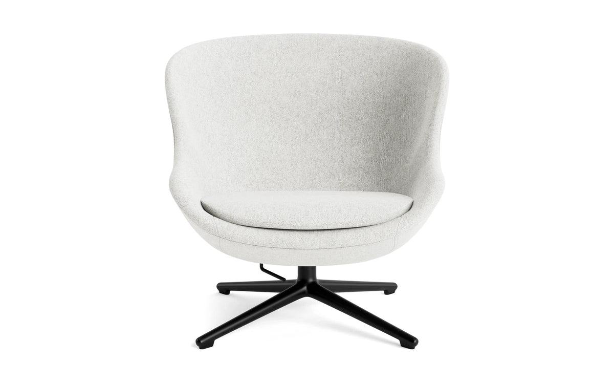 Hyg Lounge-Sessel Niedrig mit Drehgestell schwarzes Aluminium Tilt Hallingdal in Hallingdal 110 präsentiert im Onlineshop von KAQTU Design AG. Drehsessel ist von Normann Copenhagen