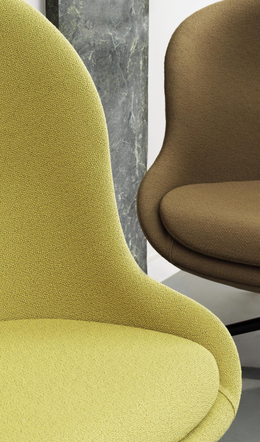 Hyg Lounge-Sessel Hoch mit Drehgestell Aluminium Remix in Remix 133 präsentiert im Onlineshop von KAQTU Design AG. Drehsessel ist von Normann Copenhagen
