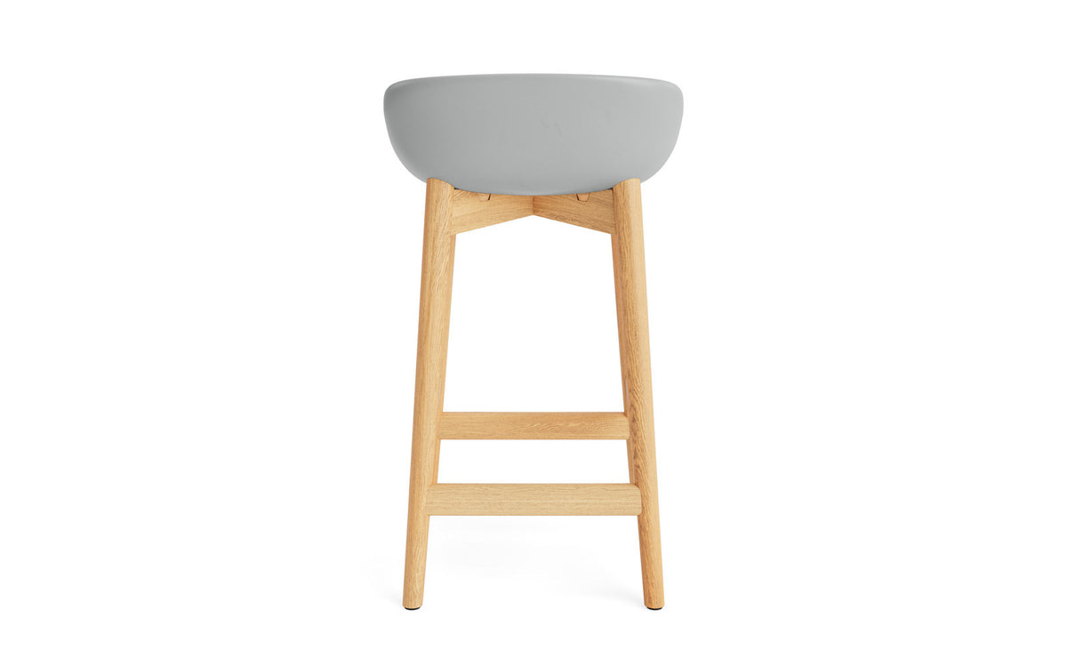 Hyg Barhocker 65 cm Polster Eiche Grau/Remix in Remix 133 präsentiert im Onlineshop von KAQTU Design AG. Barstuhl ist von Normann Copenhagen