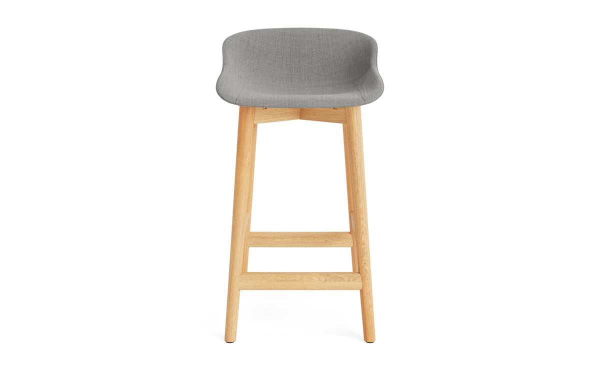 Hyg Barhocker 65 cm vollpolster eiche Remix in Remix 133 präsentiert im Onlineshop von KAQTU Design AG. Barstuhl ist von Normann Copenhagen