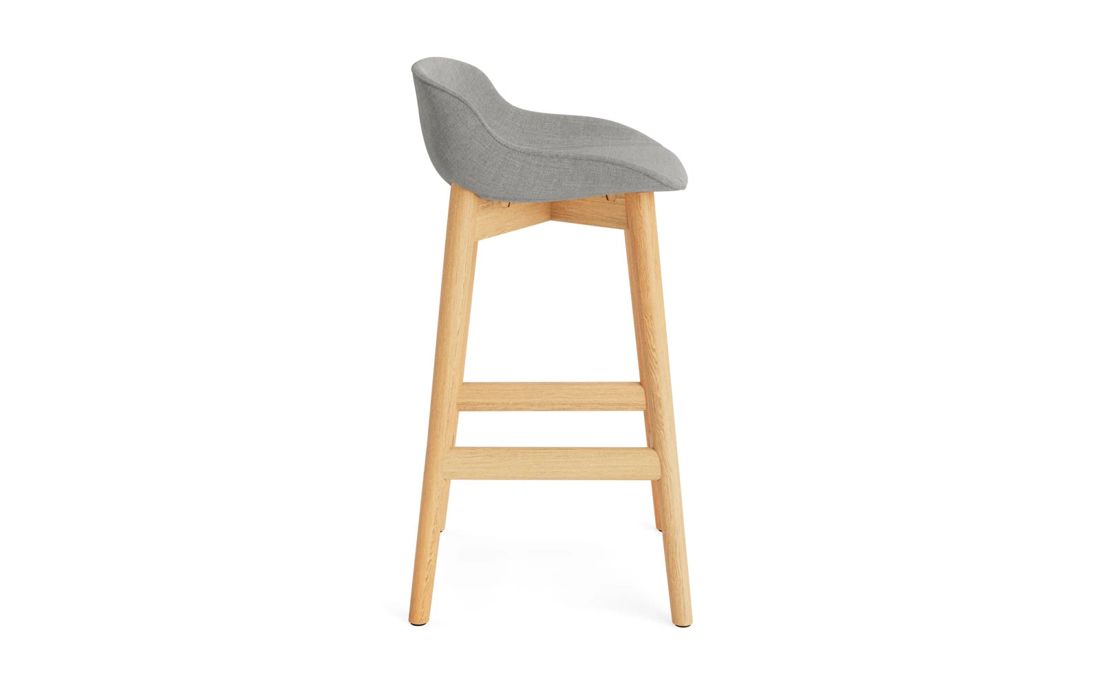 Entdecken Sie den Hyg Barhocker 65 cm von Normann Copenhagen – ein stilvoller, vollpolsterter Barhocker aus Eiche, der Gemütlichkeit und modernes Design vereint.