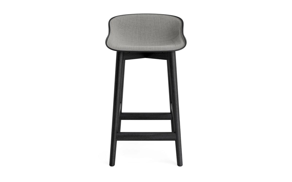 Hyg Barhocker 65 cm Polster Schwartze Eiche Schwartz/Remix in Remix 133 präsentiert im Onlineshop von KAQTU Design AG. Barstuhl ist von Normann Copenhagen