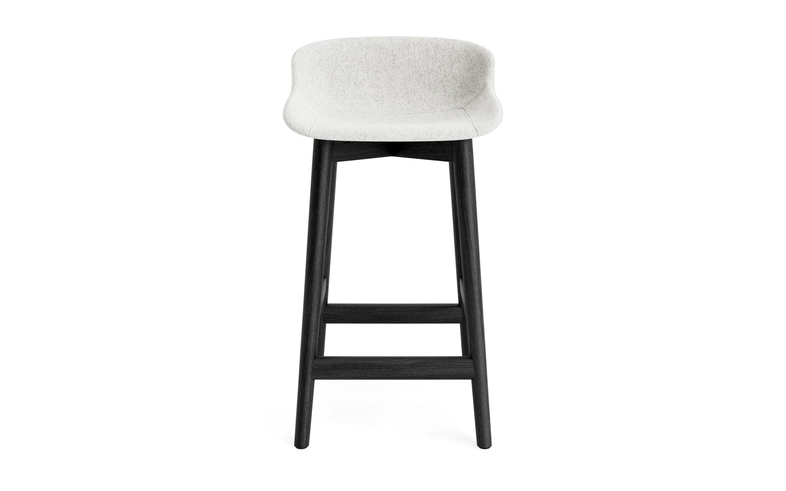 Entdecken Sie den Hyg Barhocker 65 cm von Normann Copenhagen – ein stilvolles, vollpolstertes Möbelstück aus schwarzer Eiche und Hallingdal-Stoff, das Komfort und dänische Hygge vereint.