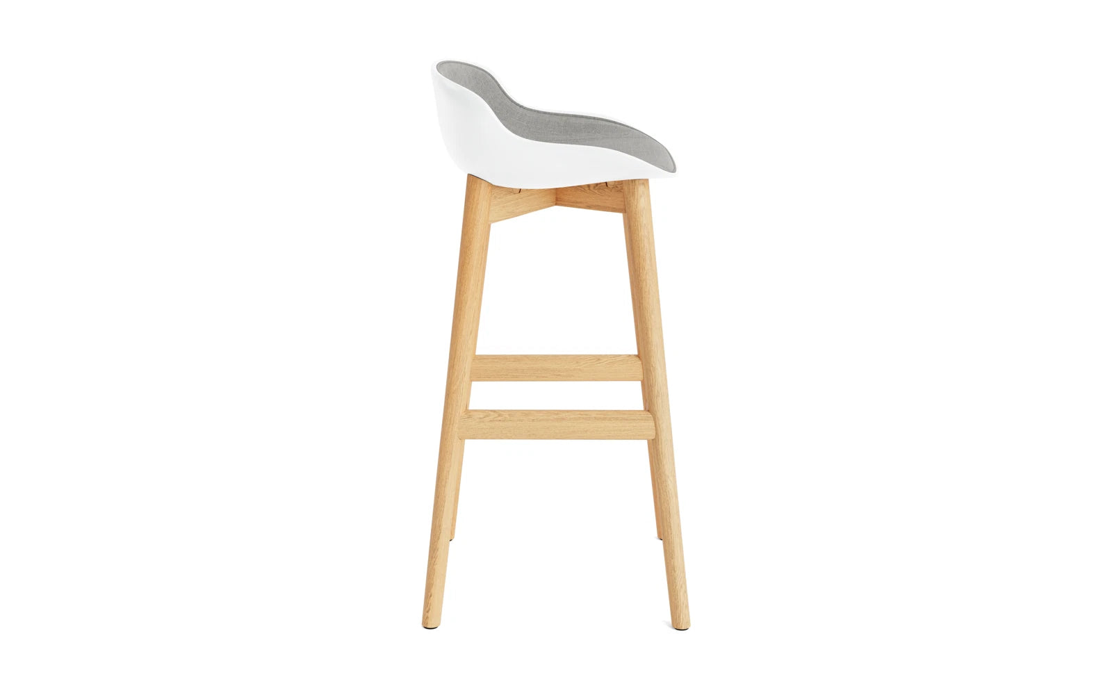 Entdecken Sie den Hyg Barhocker 75 cm von Normann Copenhagen: Stilvolles Eichenholz in Weiß, gepolstert für höchsten Komfort und dänische Gemütlichkeit.