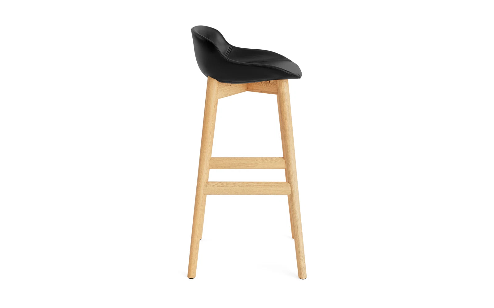 Entdecken Sie den Hyg Barhocker 75 cm von Normann Copenhagen – ein stilvoller Barhocker aus Eiche mit hochwertigem Ultra Leder, der Komfort und skandinavische Eleganz vereint.