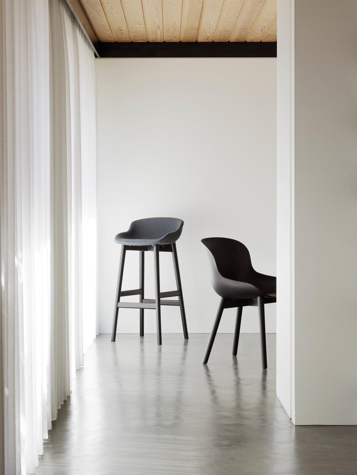 Hyg Barhocker 75 cm vollpolster Eiche Ultra leder in Ultra 41599 präsentiert im Onlineshop von KAQTU Design AG. Barstuhl ist von Normann Copenhagen