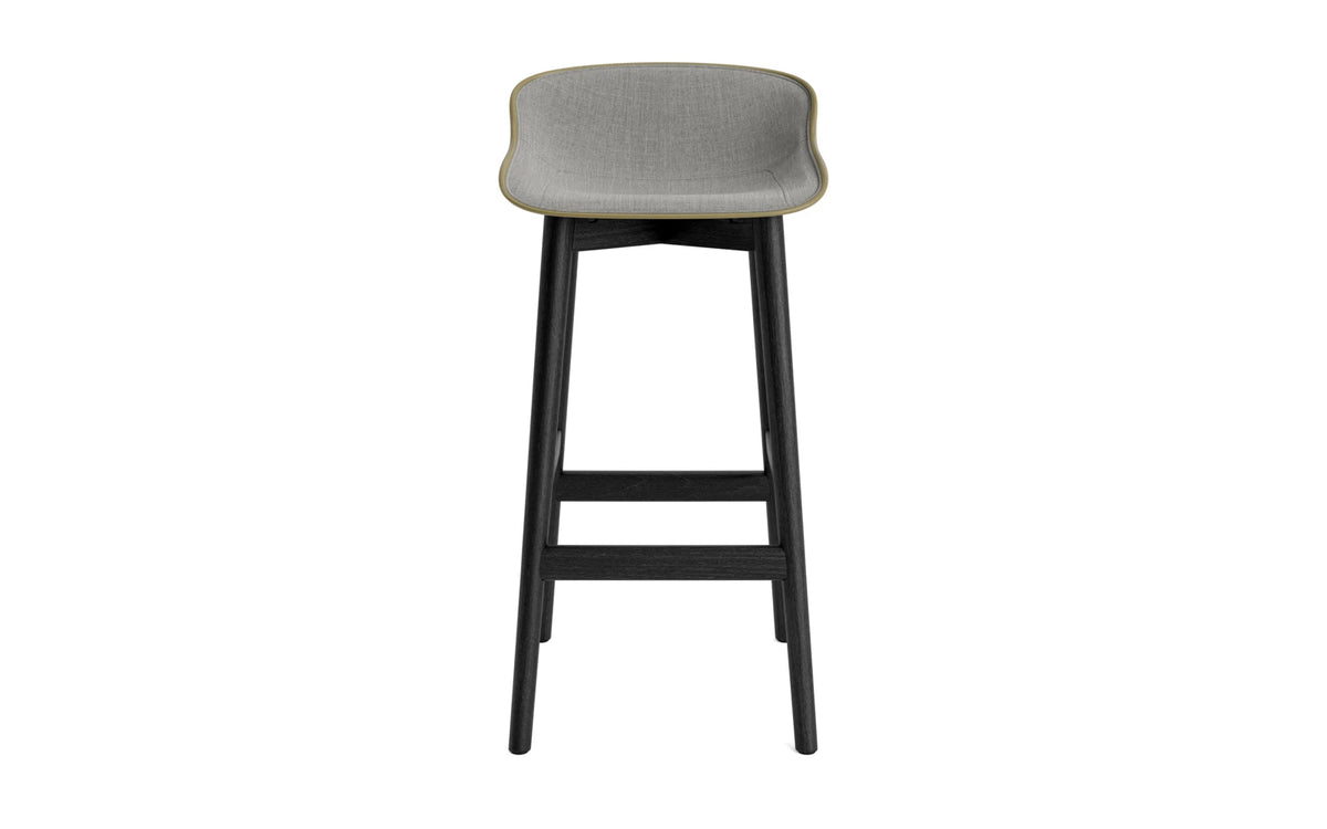 Hyg Barhocker 75 cm Polster Schwarze Eiche olive/Remix in Remix 133 präsentiert im Onlineshop von KAQTU Design AG. Barstuhl ist von Normann Copenhagen