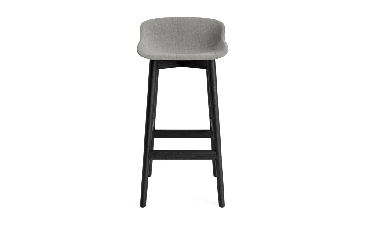 Hyg Barhocker 75 cm vollpolster schwarze Eiche Remix in Remix 133 präsentiert im Onlineshop von KAQTU Design AG. Barstuhl ist von Normann Copenhagen