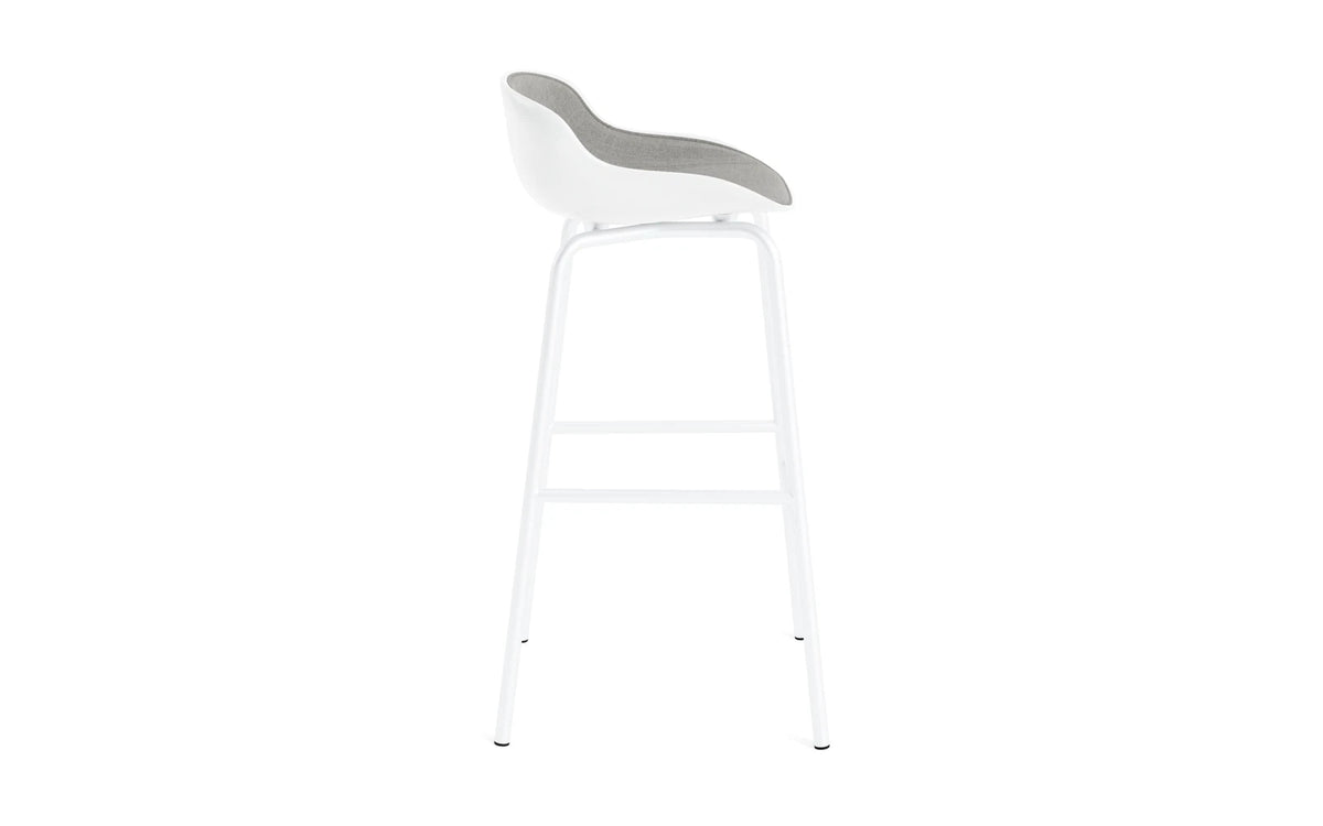 Hyg Barhocker 75 cm Frontpolster Weiss Stahl Weiss/Remix in Remix 133 präsentiert im Onlineshop von KAQTU Design AG. Barstuhl ist von Normann Copenhagen