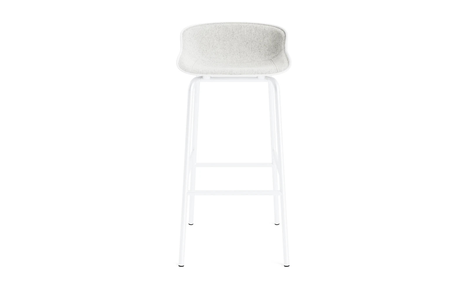 Erleben Sie den Hyg Barhocker 75 cm von Normann Copenhagen – skandinavisches Design trifft auf Komfort mit stilvollem Hallingdal-Polster und robuster Stahlbasis.