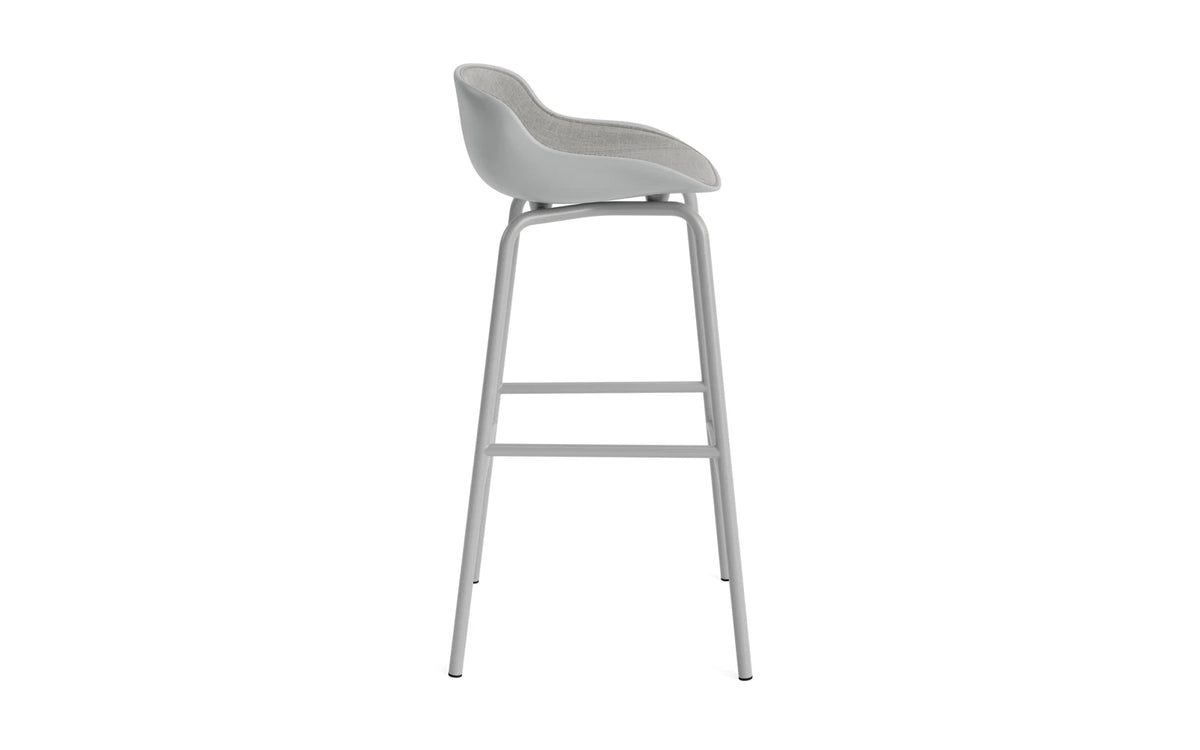 Hyg Barhocker 75 cm Frontpolster Grau Stahl Grau/Remix in Remix 133 präsentiert im Onlineshop von KAQTU Design AG. Barstuhl ist von Normann Copenhagen