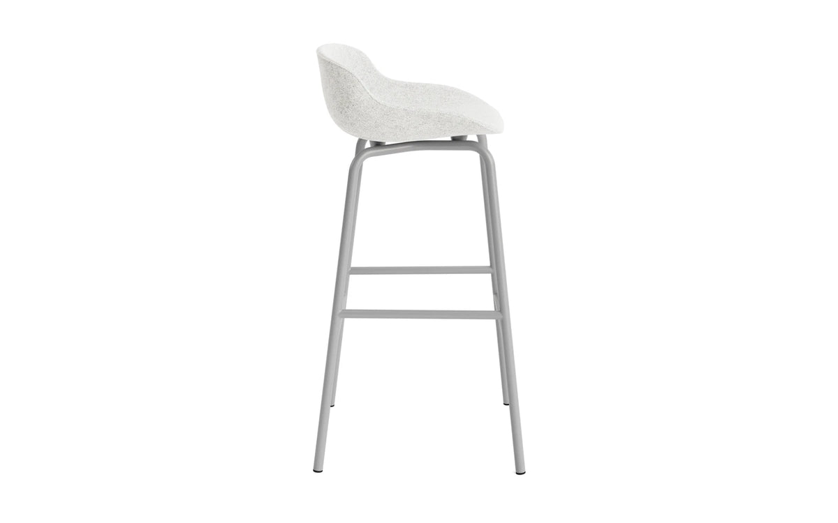 Hyg Barhocker 75 cm Vollpolster Stahl Grau/Hallingdal in Hallingdal 110 präsentiert im Onlineshop von KAQTU Design AG. Barstuhl ist von Normann Copenhagen