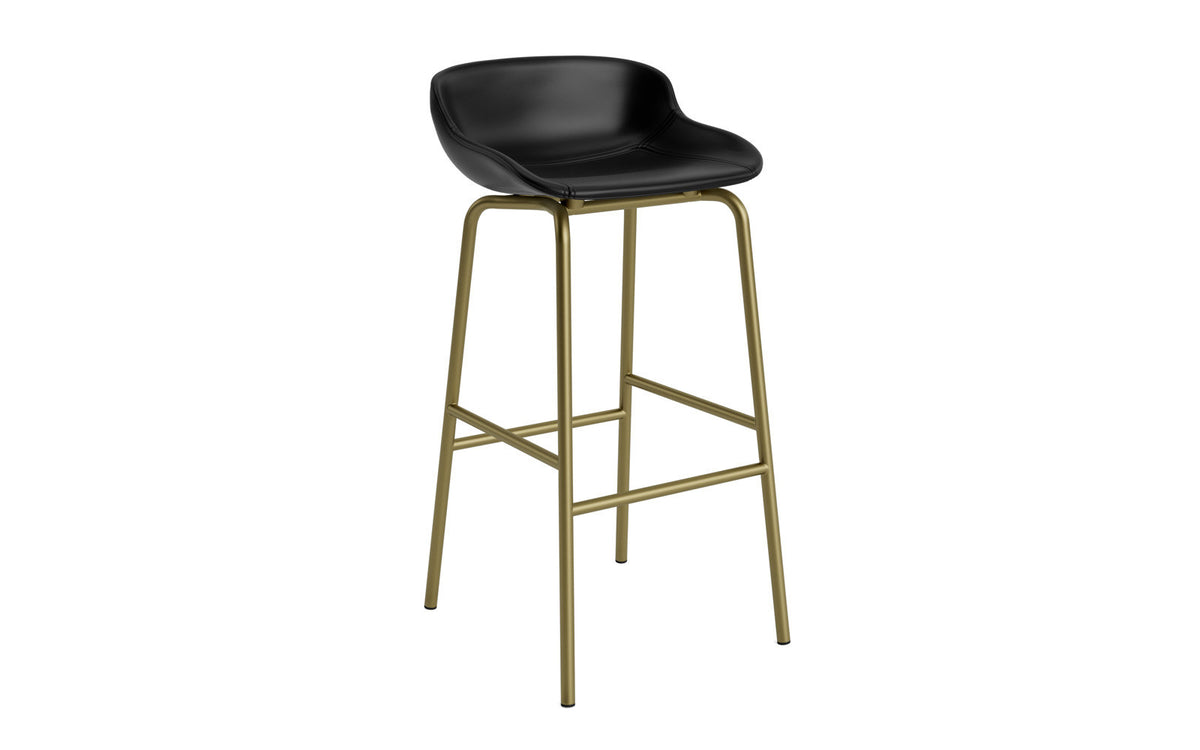 Barhocker Hyg von Normann Copenhagen mit gepolsterter Sitzschale aus Polypropylen und Stoff Remix 133, organisch geformt, Gestell aus pulverbeschichtetem Stahl.