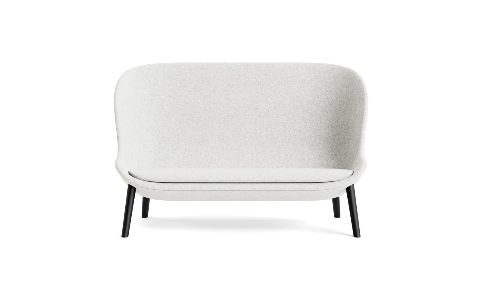 Erleben Sie mit dem Hyg Sofa in schwarzer Eiche und Hallingdal-Stoff skandinavische Gemütlichkeit und elegantes Design für Ihr Zuhause.