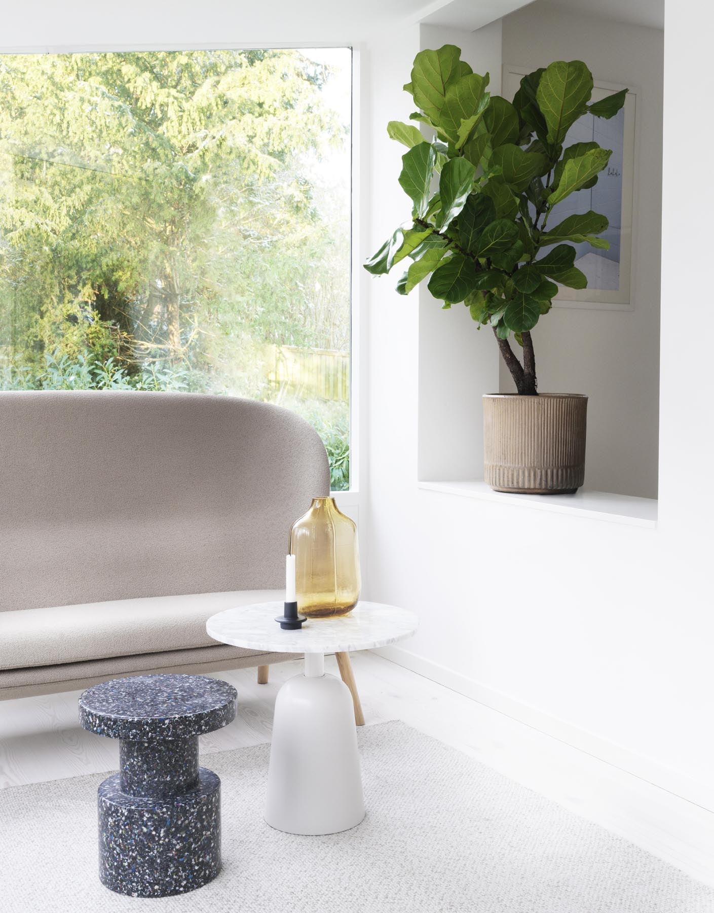 Erleben Sie das Hyg Sofa in schwarzer Eiche und Hallingdal-Stoff – ein skandinavisches Meisterwerk für Ihr Zuhause, das Gemütlichkeit und Eleganz vereint.